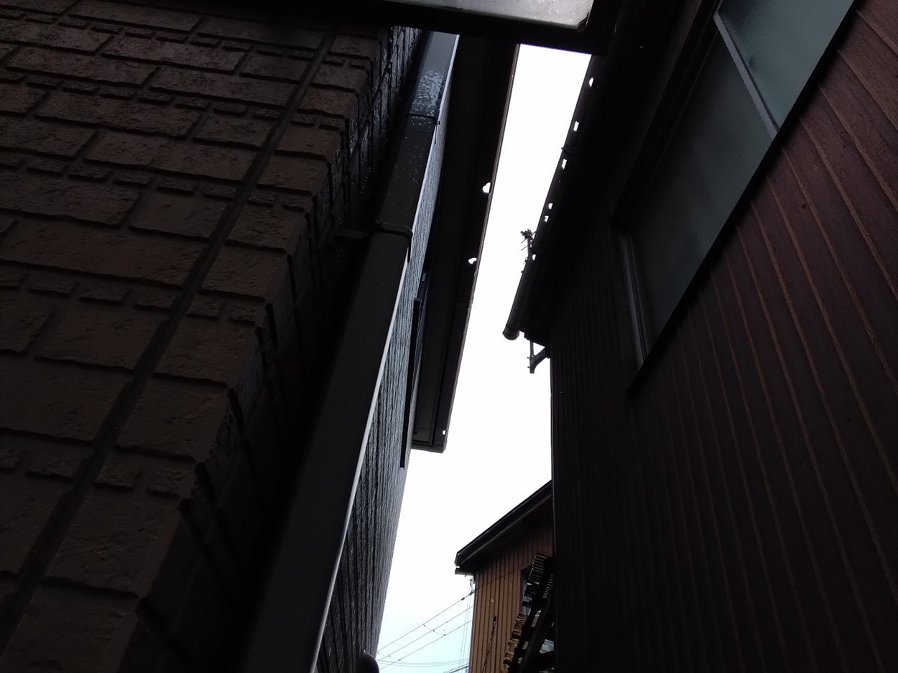 姫路市　雹災害で雨とい破損